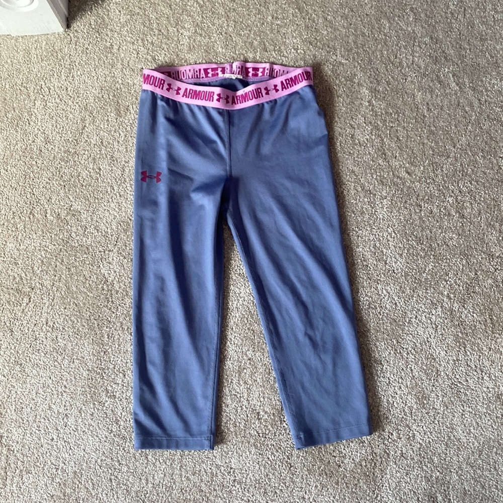 Navy blue under armor capris